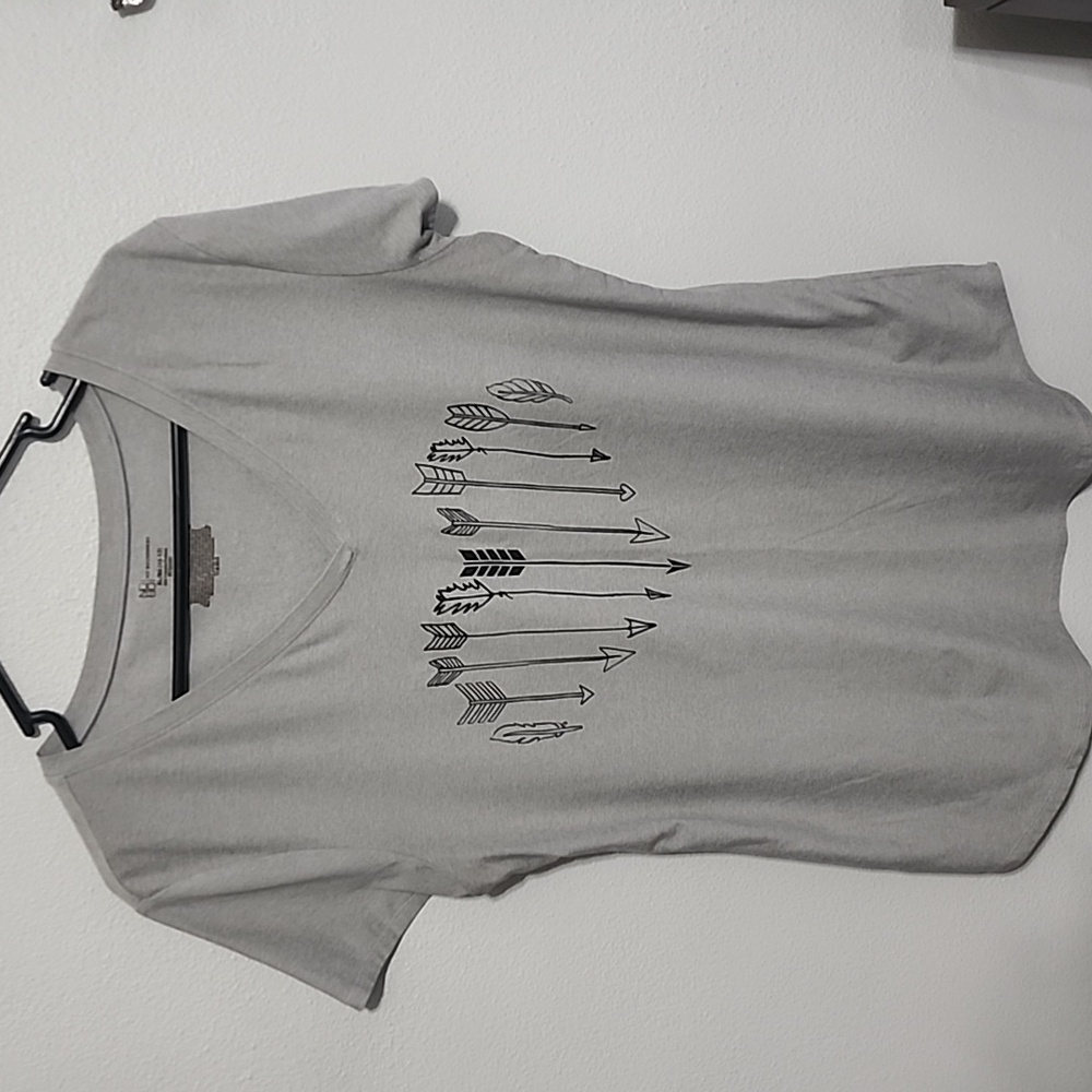 Gray tshirt